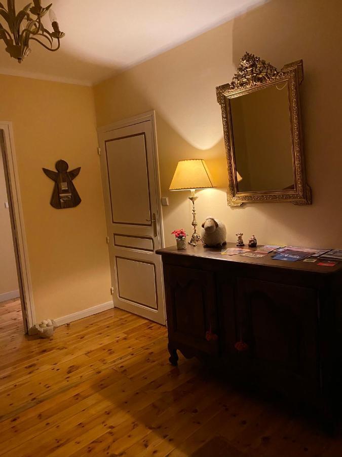Chez Helene 3 Etoiles, Labellise Disabled Pmr,Pour 4 Personnes Chiens Bienvenus-Pet Friendly Apartment Бур-Мадам Екстериор снимка